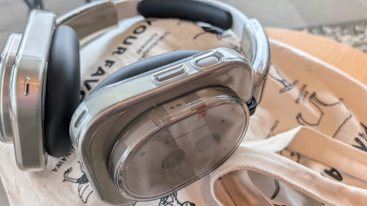 「Headphone (1)」専用ケースレビュー。ヘッドフォンにもケースを装着する時代